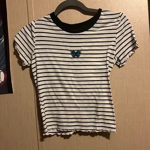 A fitted tee,with butterfly